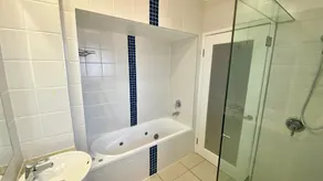 Beautiful waterfront 3 bedroom apartment, 28 nights + only - Image 4