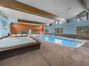 Ground Level, Lake Side, Walk to Town Pool/Hot tub E101 - Image 2