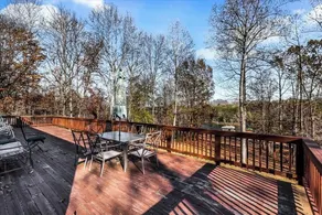 Sunshine Daze – Your Perfect Lakeside Getaway - Image 1