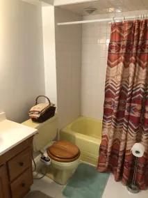 Family vacation spot! 4 BR home, 1 block to beach w/2 car parking in driveway - Image 2