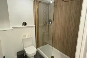 2 Bed-sleeps 3-parking-town Centre - Image 2