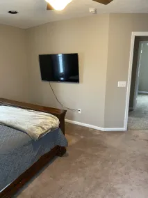 Relax close to the lakefront! Three bedroom Avon Lake retreat just steps away. - Image 5