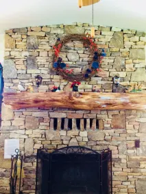Serenity Falls Charming Haus w / 8ft Steinkamin und Brennholz w / MTN Ansichten - Image 2