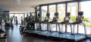 2 BR con patio por el centro comercial - Image 2