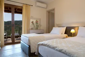 Luxury 6 bedroom villa with stunning views of the Ionian sea in Mikros Gialos - Image 5
