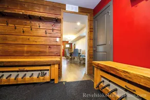 4BDRM House Downtown with Hot Tub - Image 4