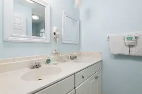 Privathaus am Wasser - 7 Schlafzimmer, 6 Vollbäder, Pool, 24 m Dock, Parkplatz, überdachte Veranda - Image 3