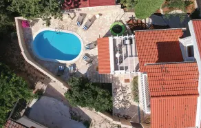 Stunning Home In Vrboska With Kitchen - Image 4