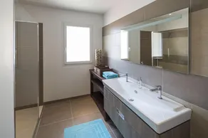 New villa - 4 bedrooms, 3 bathrooms, sleeps 8/10, pool house - Image 2