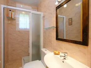 Beautiful private villa for 6 guests with private pool, WIFI, TV, patio and pets allowed - Image 3