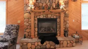 Cabane spacieuse avec salle de jeux, WIFI gratuit et parking - Image 3