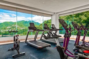 Lavish seaside escape with oceanfront views, amazing pool & pool spa - Image 3