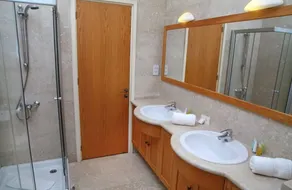 SUPERB VILLA - Image 2