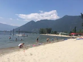 Condominio de primera clase en el lago Shuswap. Resbalón del barco incluido. 1 de septiembre disponible. - Image 4