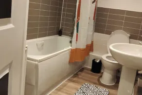 Stunning 2-bed Apartment in London Dagenham - Image 2