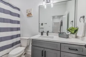 Cozy Duplex Mins to DT/ MCTR, free wi-fi/ Parking - Image 5
