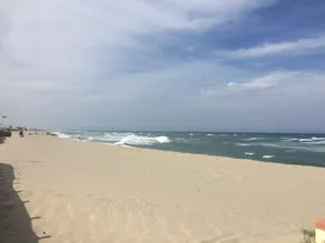 Appartement ensoleillé 2 chambres sur le port avec vues superbes, 10 min à pied de la plage - Image 3