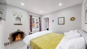 groovy apartment in the heart of the city - Image 4