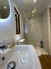 Romantic Hideaway with a Private Hot Tub - Image 2