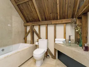 2 bedroom accommodation in Herstmonceux, near Hailsham - Image 5