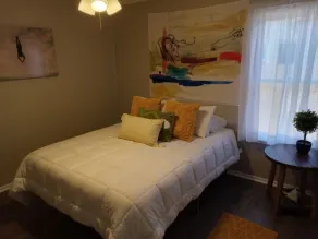 Quiet and Cozy Cottage -10 minutes from the beach! - Image 3