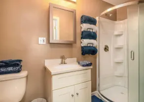 Hidden Emerald open floor plan/ Remodeled Apartment - Image 4