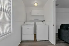 Housepitality - West Side Lodge - 6 BR 2 BA - Image 2