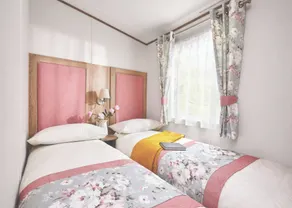 Spacious and luxurious 12-foot-wide caravan with one double and one twin. - Image 5
