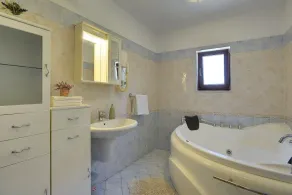 Confortable villa avec piscine privée près de la plage de sable - Image 2