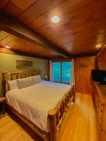 Rustic Log Cabin - Walking Distance to Village! - Image 4