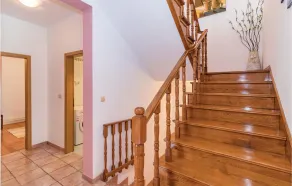 Stunning Home In Pula - Image 2