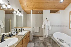 Golf Retreat Near Pelican Lake - Image 3