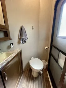 Cozy/5th wheel camper/ fire pit/large deck/close to Hochatown/Pine Creek Lake - Image 5