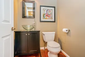 Great loft in the heart of downtown Northville - Image 3