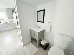Sweet Victorian Beach Cottage - Image 3