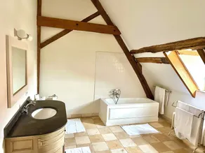 FORTIFIED MANOR med horisont for markerne så langt øjet kan se - Image 5