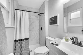 Centrally located, spacious 4 bdrm, on quiet Ct - Image 4