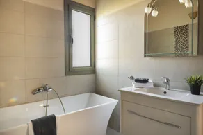 Private pool and sea view - Image 2