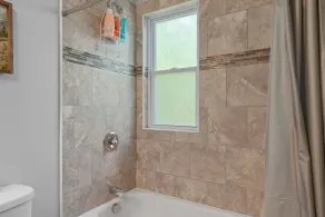 Apartment near Water front. 20 minutes from Niagara Falls/Buffalo. - Image 4