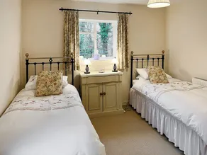 2 bedroom accommodation in Fressingfield - Image 5