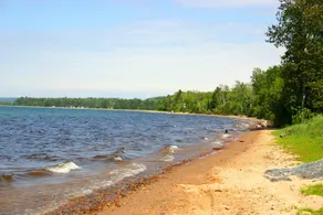 On the shore of Lake Superior with a beach in Christmas - near Munising - Image 4