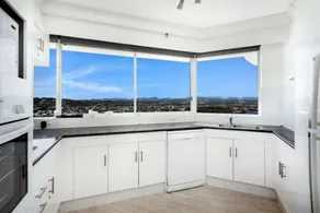 Burleigh Surf 19th floor - Image 4