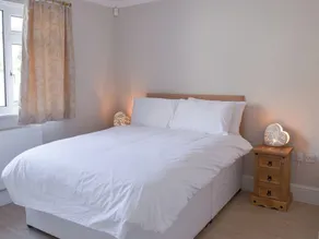 3 bedroom accommodation in Bude - Image 2