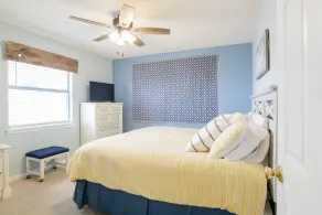 Family Friendly Condo. You get beach, lagoon and pool! - Image 4