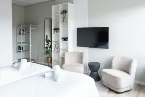 Combined rooms, 12 beds, kitchen, and free parking - Image 2