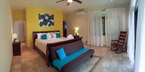 Perfect Location, Walk to Beach, Infinity Pool, Luxury Decor, Fast Free Wifi! - Image 5