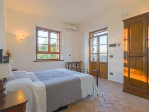 Lovely apartment in villa with WIFI, pool, A/C, TV, patio, pets allowed and panoramic view - Image 5