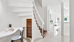 BEACHSIDE MANOR - walk to the beach - Image 3