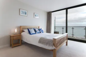 Tides - The LARGEST 2 Bed luxury Apartment within Horizon View! - Image 5