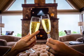 Luxury Lodge with Ride-In-Ride-Out Location - WiFi - Sweeping Mountain Views - Image 2